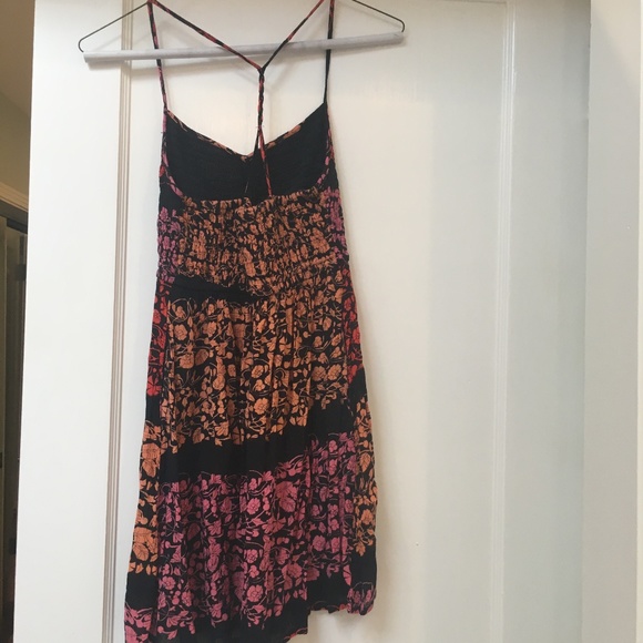 black and red, twist back dress - Picture 2 of 3